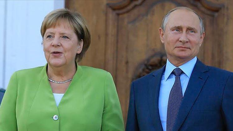 Putin ile Merkel, Belarus-AB sınırındaki göçmen krizini görüştü