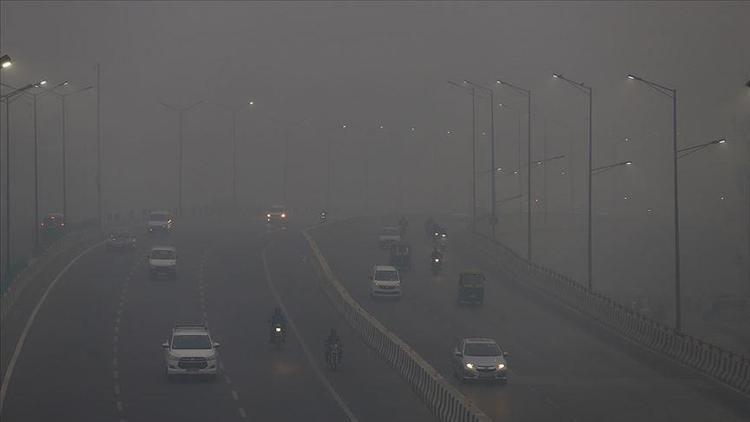 Yeni Delhide hava kirliliği alarmı Eğitime bir hafta ara verildi