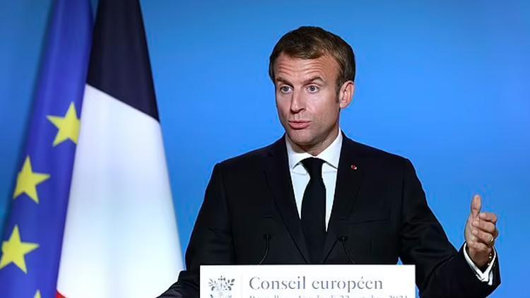 Macron Fransız bayrağının rengini neden değiştirdi