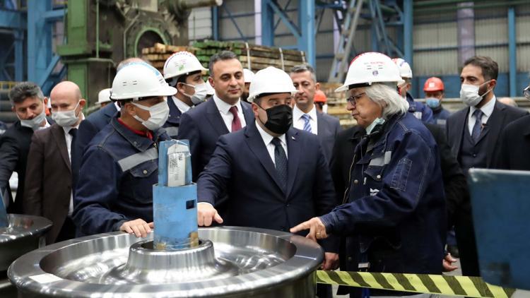 Bakan Varanktan Türkiyenin ilk ağır sanayi fabrikasına ziyaret