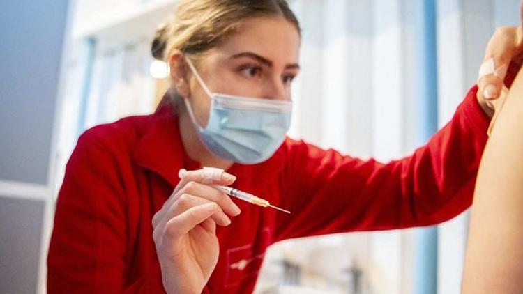 Belçikada kritik koronavirüs kararı: Aşı yaptırmayan sağlık personelinin işine son verilecek