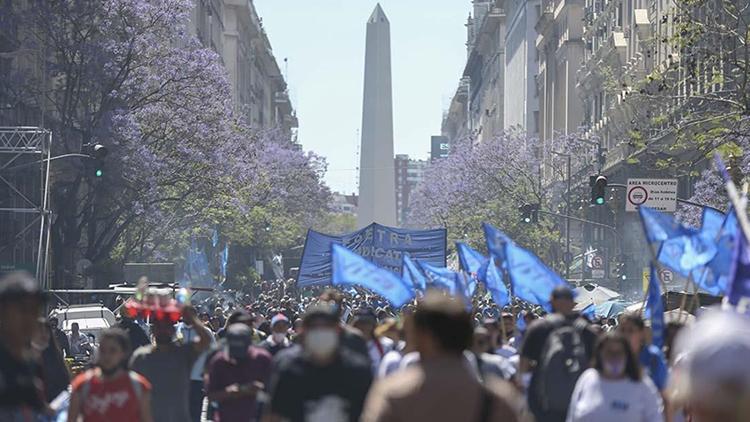 Arjantinde binlerce kişi hükümete destek gösterisi düzenledi
