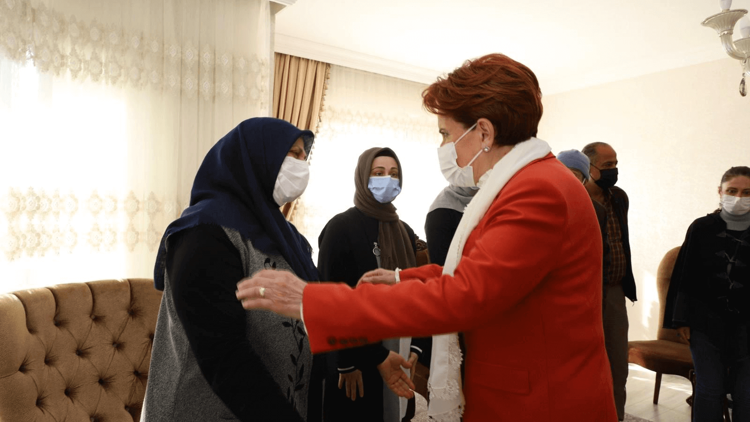 İYİ Parti lideri Meral Akşenerden Başak Cengizin ailesine taziye ziyareti