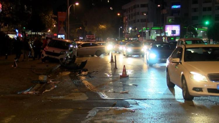 Bağdat Caddesinde feci kaza Uğur Melekenin de aracına çarptı