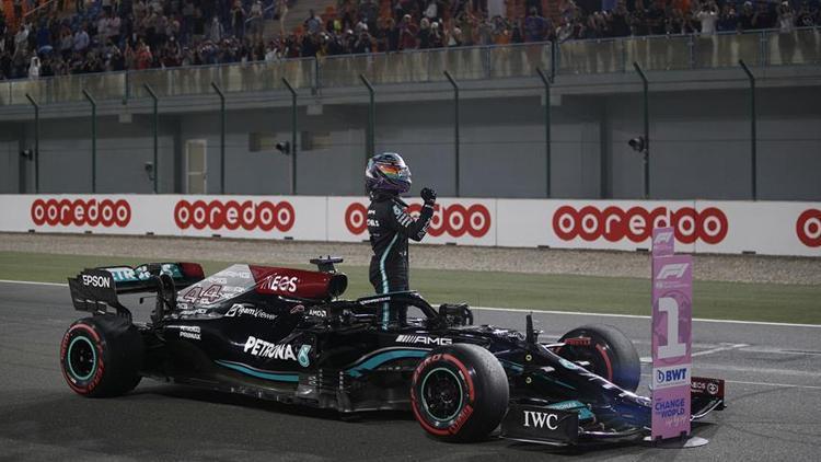 F1 Katar Grand Prixsinde pole pozisyonu Lewis Hamiltonın