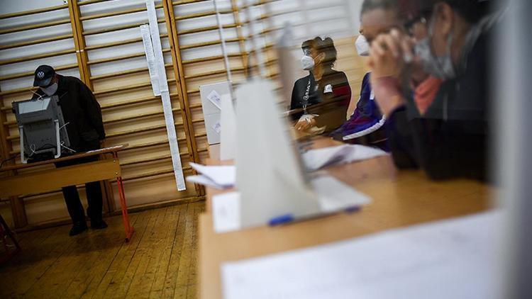 Bulgaristan’da cumhurbaşkanı adayları oylarını kullandı