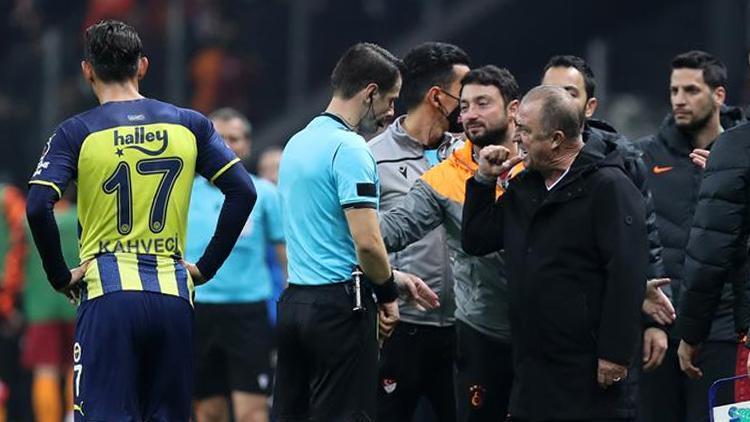 Son Dakika Haberi... Galatasaray-Fenerbahçe maçında Fatih Terim kırmızı kart gördü