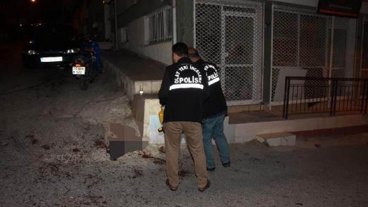 İzmirde küfür kavgası Ölü ve yaralılar var