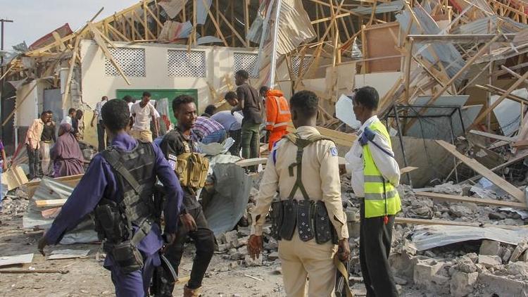 Son dakika: Mogadişuda şiddetli patlama: 5 kişi hayatını kaybetti