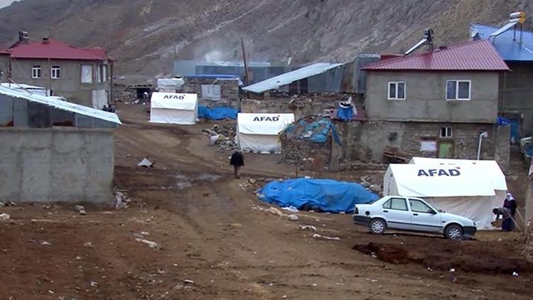 Erzurumda 72 konteyner, 72 çadır ve 48 hayvan çadırı kuruldu