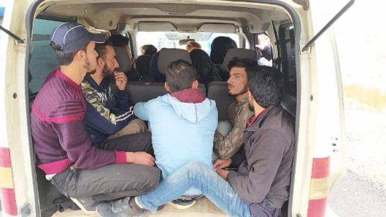 Konyada minibüste 12 kaçak göçmen yakalandı