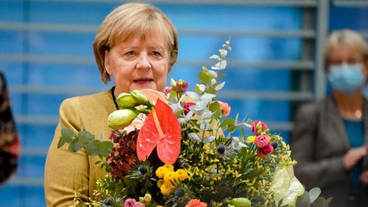 Merkel’e askeri uğurlama yapılacak