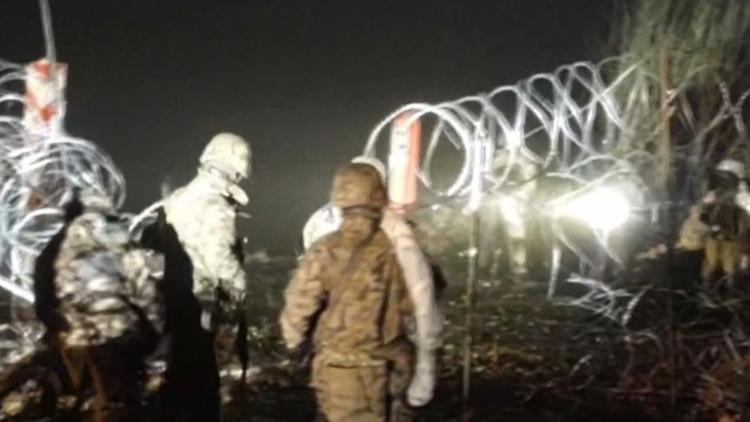 Polonyadan Rusya sınırına dikenli tel önlemi