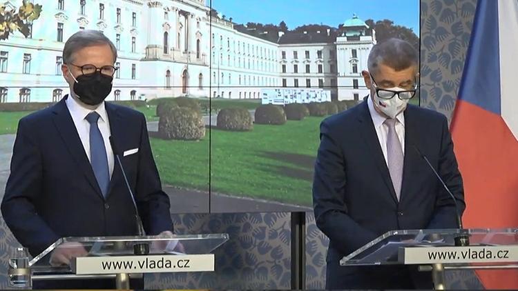 Çekya’da mevcut Başbakan ve müstakbel Başbakan Fialadan ortak aşı kampanyası