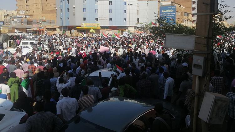 Sudan’da askeri yönetim protesto edildi