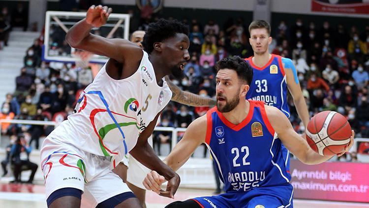 Anadolu Efes  Petkimspor deplasmanında 8. galibiyetini aldı