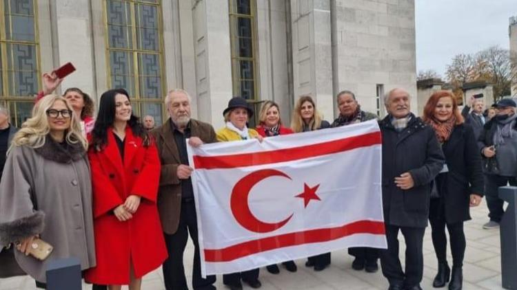 Britanyalı Kıbrıslı Türkler, ırkçılık yapan belediye başkanını protesto edecek