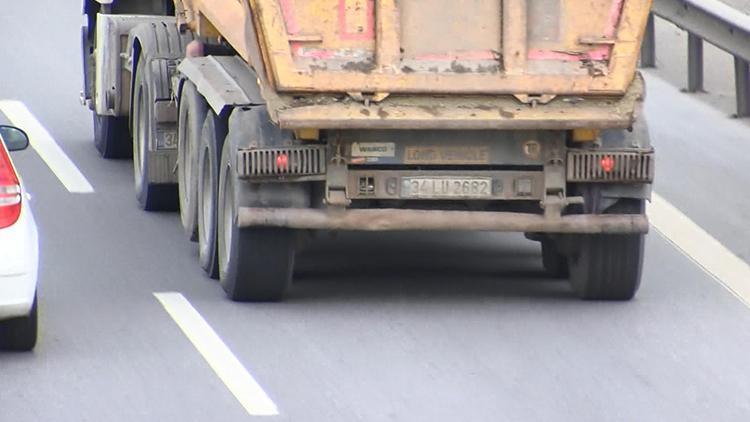 Trafikte tamponu sökülen kamyonlar kazalarda ölüm riskini arttırıyor