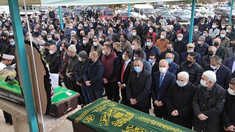 Koronavirüsten hayatını kaybeden eski vekilin oğlu toprağa verildi