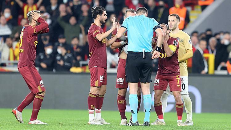 Son Dakika: Göztepe - Gaziantep FK maçında Ümit Öztürk kartlarını karıştırdı