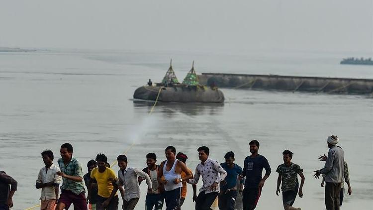 Bengal Körfezi’nde balıkçı teknesi alabora oldu: 20 kayıp