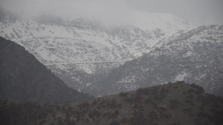 Şırnak’ta kar yağışı nedeniyle Tanin Geçidi ulaşıma kapandı