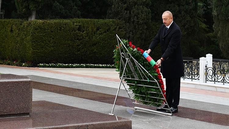 Haydar Aliyev vefatının 18. yılında Bakü’de anıldı