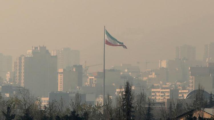 Tahran’da hava kirliliği nedeniyle okullar tatil edildi