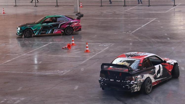 Drift pilotları lastik yaktı