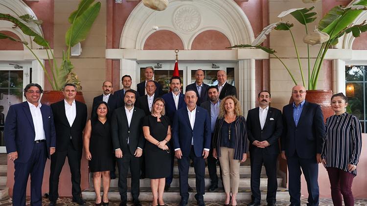 Dışişleri Bakanı Çavuşoğlu, Dubai’de Türk İş Konseyi üyeleriyle görüştü