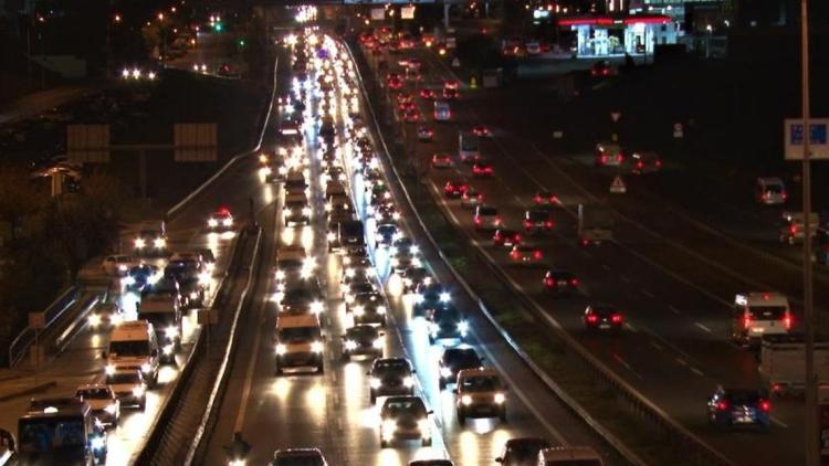 İstanbul’da trafik yoğunluğu rekor seviyede Durma noktasına geldi