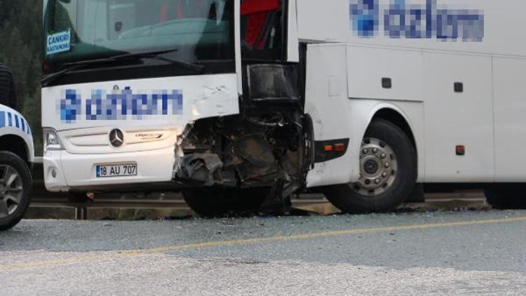 Kastamonuda otobüs ile otomobil çarpıştı: 1 yaralı