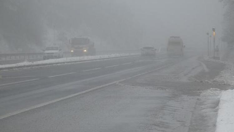 Bolu Dağı’nda kar ve sis ulaşımı etkiledi