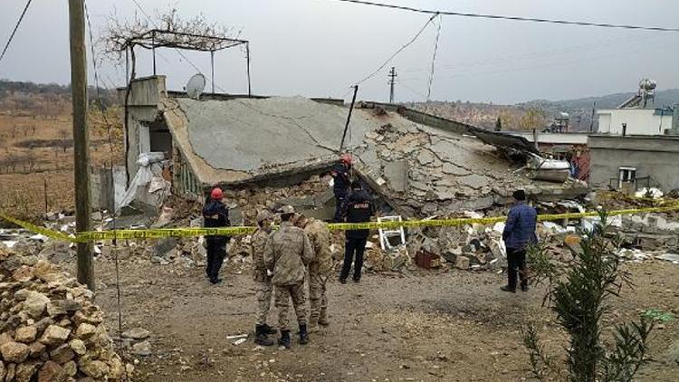 Tek katlı evin mutfağında patlama Ev çöktü