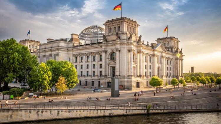 Almanya 400 milyar euro borçlanacak