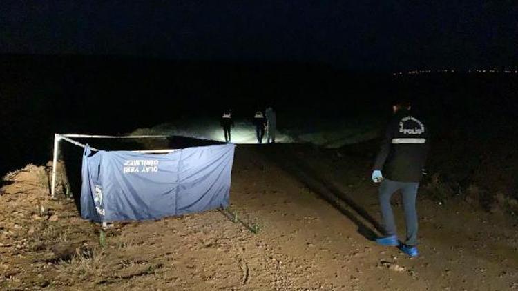 Konyada dehşet Boş arazide bıçak ve tabancayla öldürülen erkek cesedi bulundu