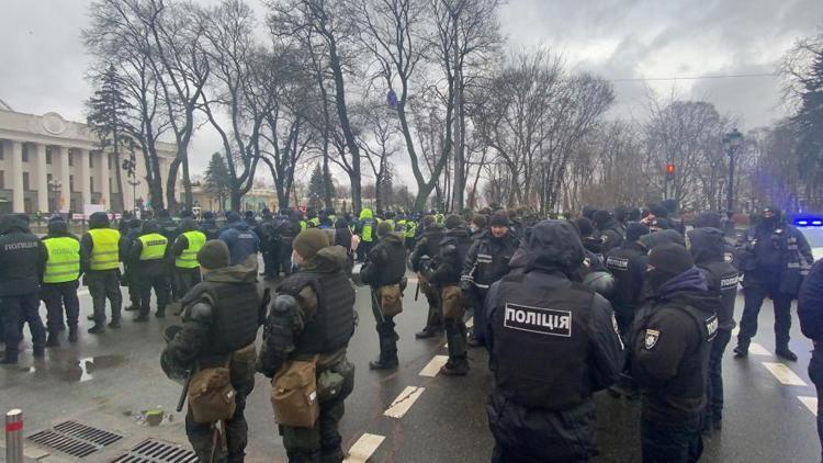 Ukrayna’da karantina karşıtlarından protesto