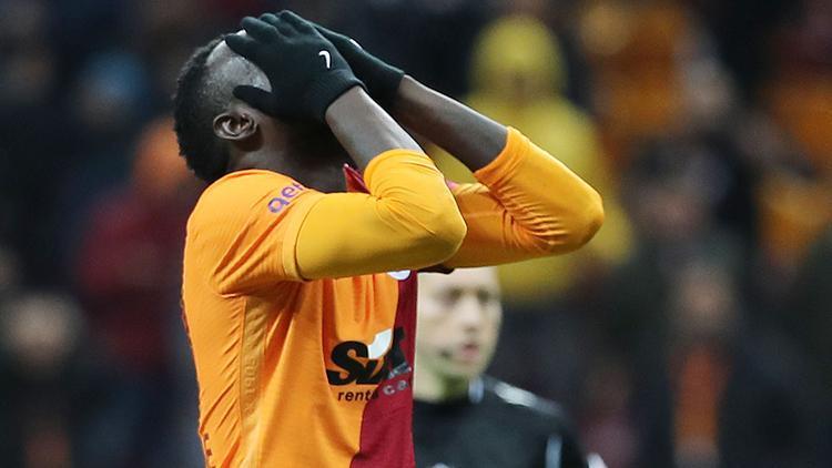 Galatasarayda Mbaye Diagne oyuna devam edemedi