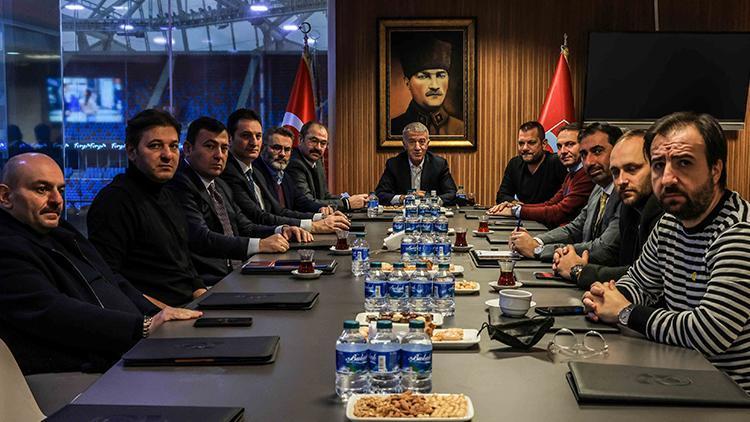 Trabzonsporda Ahmet Ağaoğlu yeni yönetimi belirledi