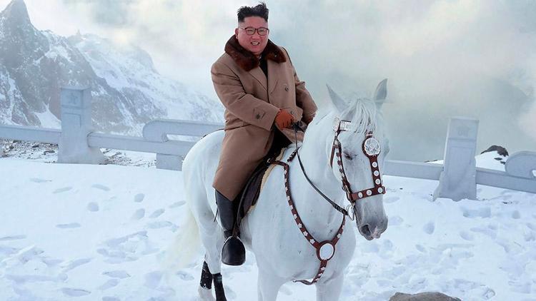 Bir ay dayanamaz demişlerdi 10 yıl bitti Ağabeyine bile acımayan Kim Jong Un ve dünyayı neler bekliyor