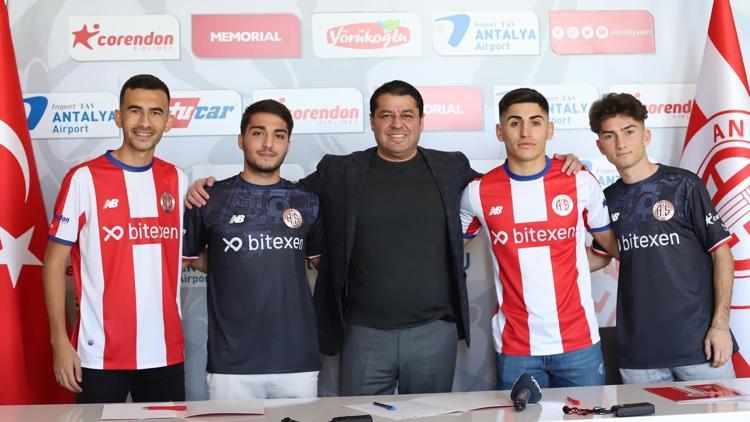 Antalyaspor 4 gençle sözleşme imzaladı