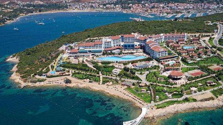 Royal Teos Thermal Resort Clinic & SPA Seferihisar Teos’ta muhteşem bir yılbaşı galasıyla kapılarını yeniden açıyor