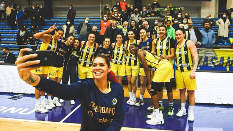 Fenerbahçe Safiport zirvede tek başına