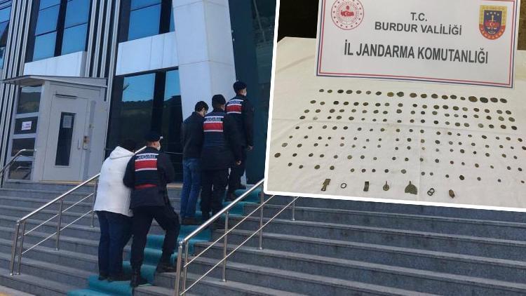 Jandarma durdurduğu araçta 175 parça tarihi eser buldu