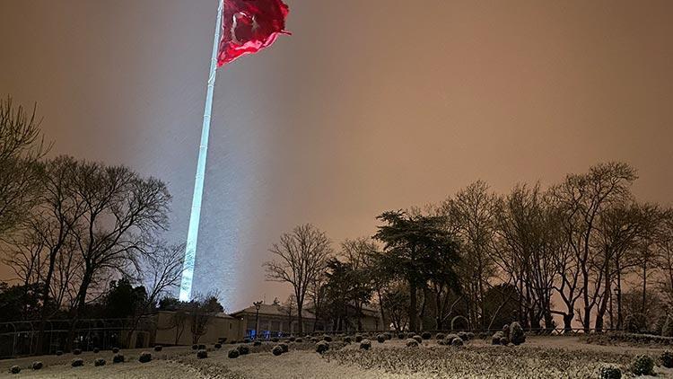 İstanbul Çamlıca Tepesi beyaza büründü