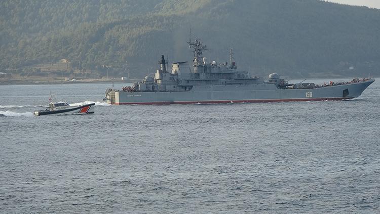 Rus savaş gemisi Çanakkale Boğazı’ndan geçti