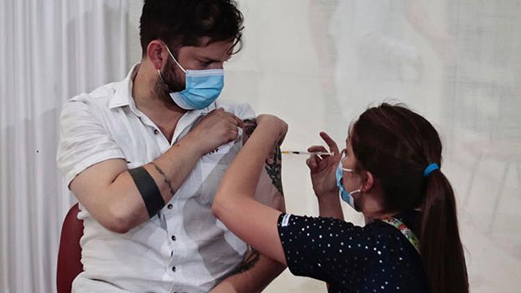 Şili’nin genç Devlet Başkanı Boric 3’üncü aşıyı oldu