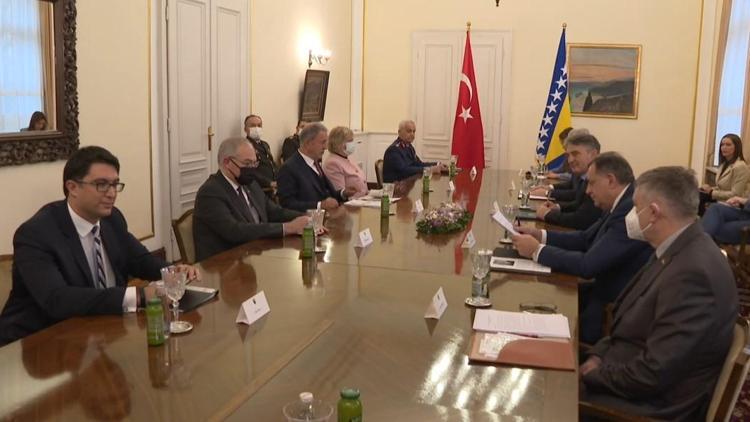 Savunma Bakanı Akar, Bosna Hersek Devlet Başkanlığı Konseyi Üyeleri ile görüştü