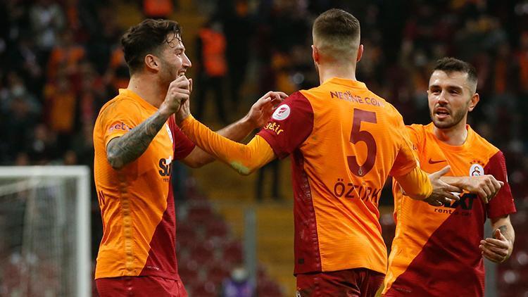 Galatasarayda Alpaslan Öztürk kırmızı kart gördü
