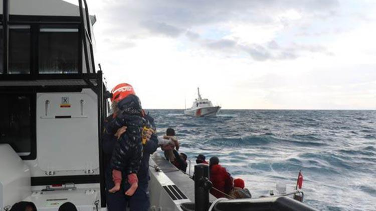 İzmir açıklarında göçmen faciası Tekne battı: 2 ölü